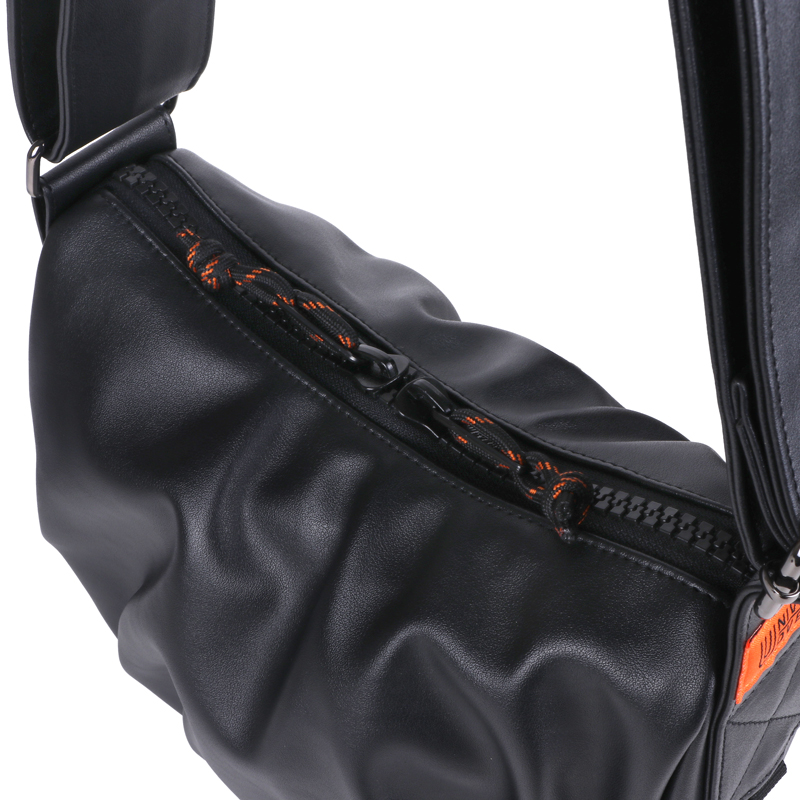 UNIVERSAL OVERALL ECO レザーホーボーショルダー (S) UVO-220